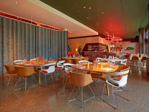 Imagen del bar/restaurante del Hotel 25hours Zurich West. Foto 9