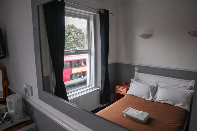 Imagen de la habitación del Hotel 261. Foto 14