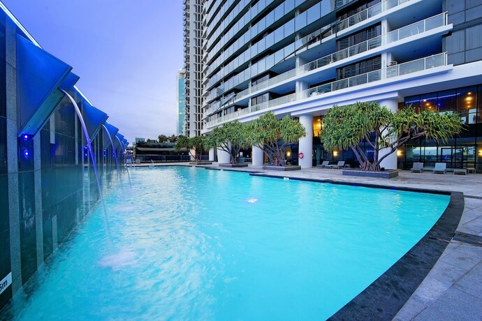 Imagen de la piscina del Hotel 2bed Spa - Circle On Cavill - Wow Stay. Foto 21
