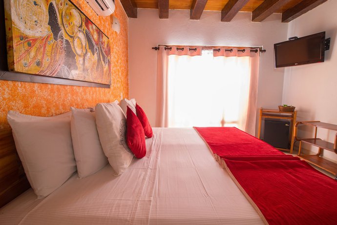Imagen de la habitación del Hotel 3 Banderas. Foto 12