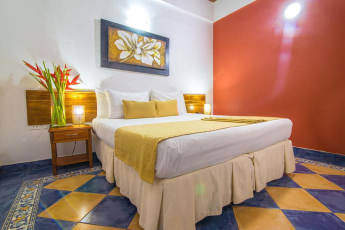 Imagen de la habitación del Hotel 3 Banderas. Foto 15