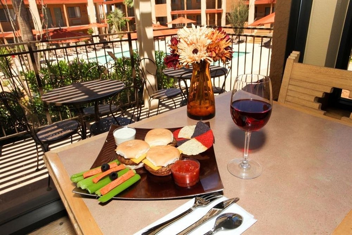 Imagen del bar/restaurante del Hotel 3 Palms Tucson North Foothills. Foto 4