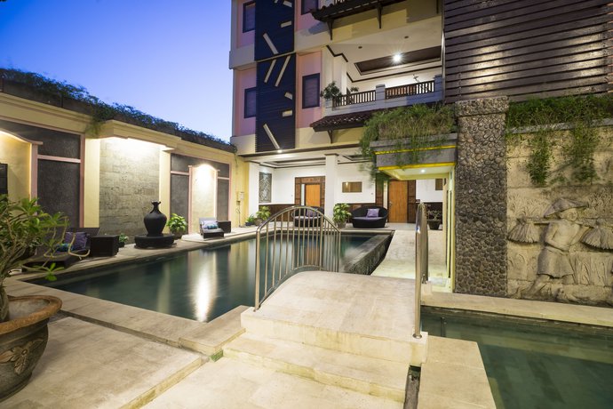 Imagen de la piscina del Hotel 3 Princess Boutique and Spa. Foto 18