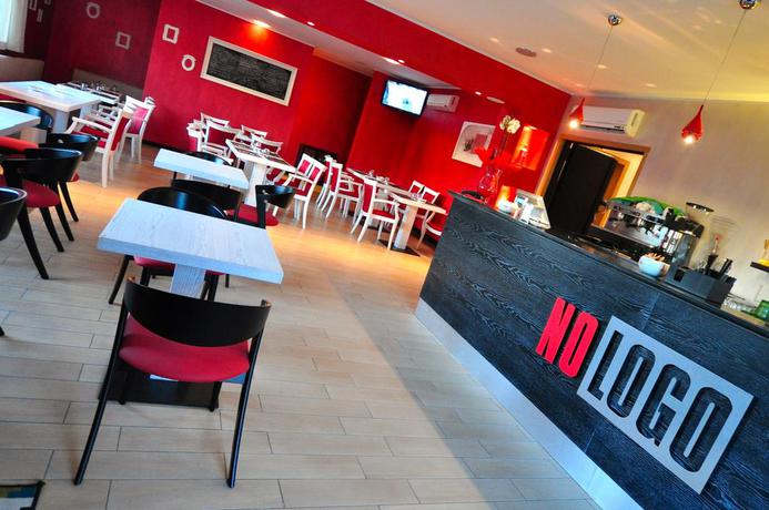 Imagen del bar/restaurante del Hotel 325 Tor Vergata. Foto 2