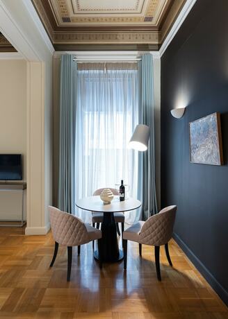 Imagen de la habitación del Hotel 33 Solonos Suites. Foto 15