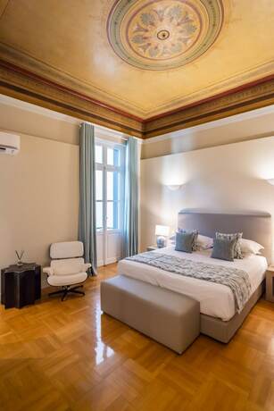 Imagen de la habitación del Hotel 33 Solonos Suites. Foto 19