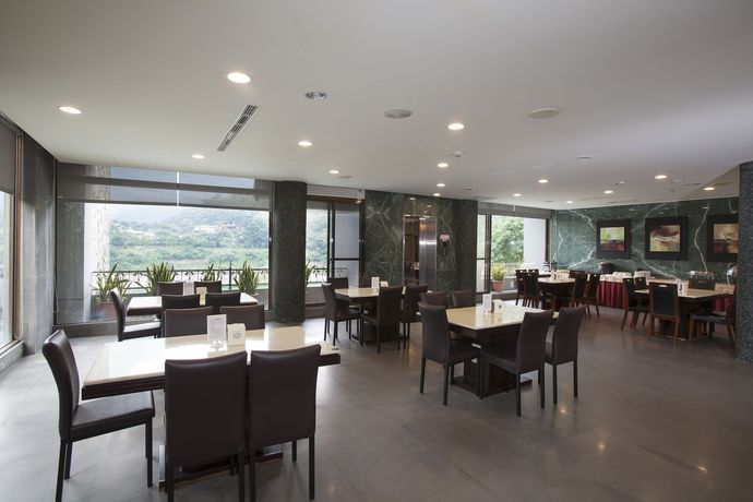 Imagen de los interiores del Hotel 33 Spa. Foto 19