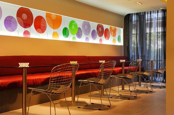 Imagen del bar/restaurante del Hotel 35 Rooms. Foto 2