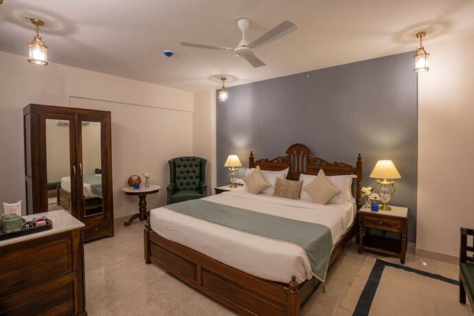 Imagen de la habitación del Hotel 35 Sahakar Suites. Foto 15