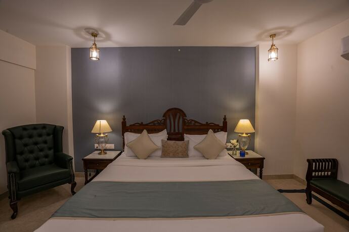 Imagen de la habitación del Hotel 35 Sahakar Suites. Foto 18