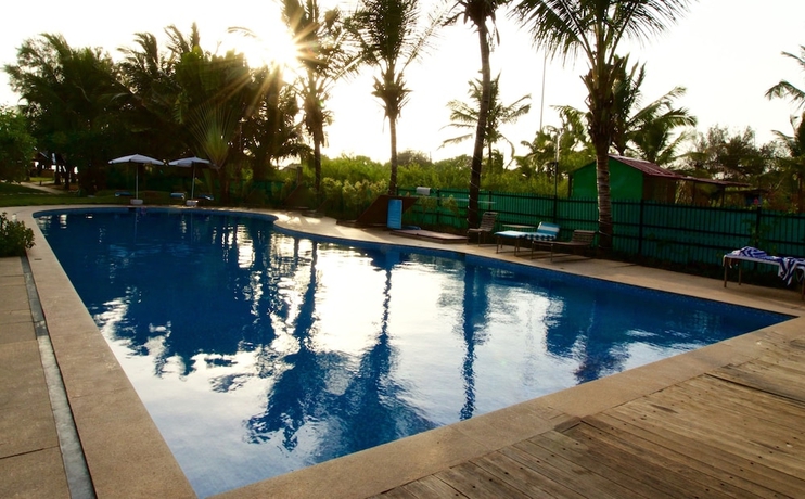 Imagen de la piscina del Hotel 360 Degree Beach Retreat. Foto 14