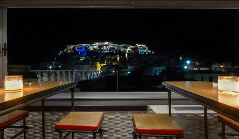 Imagen del bar/restaurante del Hotel 360 Degrees. Foto 2