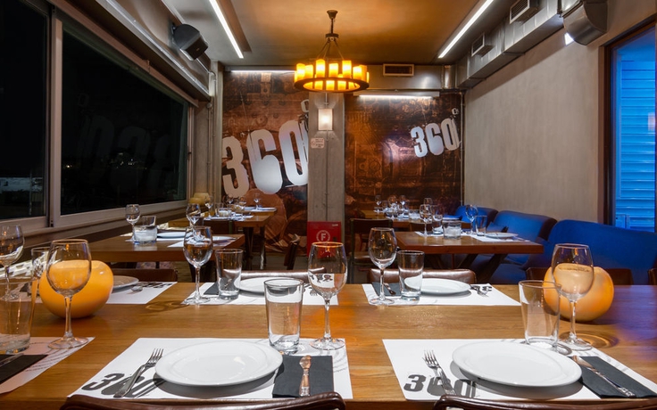 Imagen del bar/restaurante del Hotel 360 Degrees. Foto 6