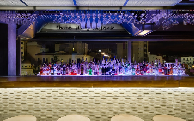 Imagen del bar/restaurante del Hotel 360 Degrees. Foto 11