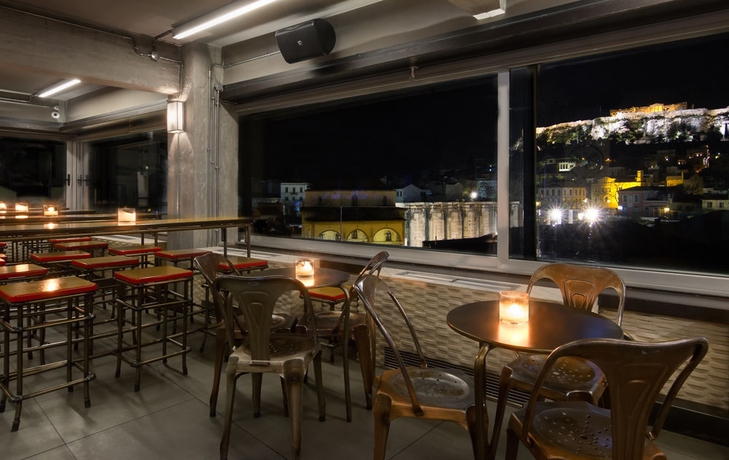 Imagen del bar/restaurante del Hotel 360 Degrees. Foto 12