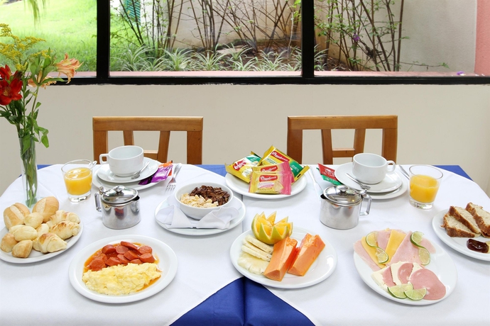 Imagen del bar/restaurante del Hotel 360 Suítes Santa Cecília. Foto 3