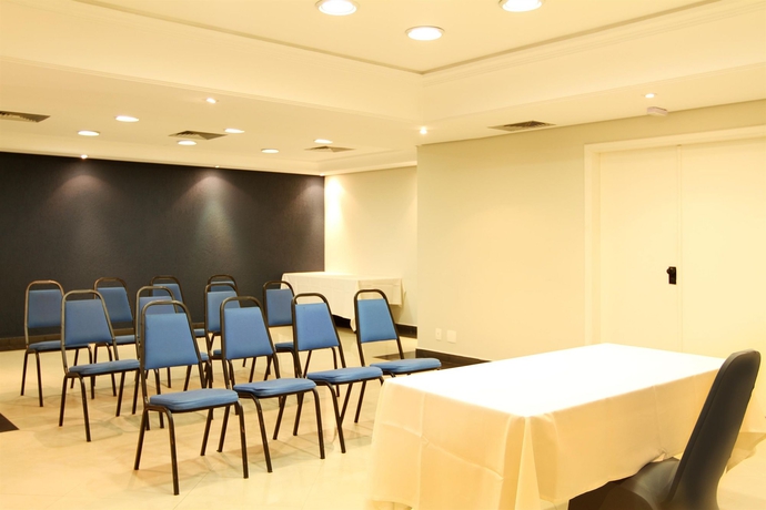 Imagen de los interiores del Hotel 360 Suítes Santa Cecília. Foto 10