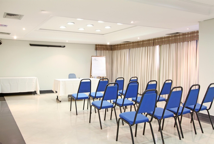 Imagen de los interiores del Hotel 360 Suítes Santa Cecília. Foto 11