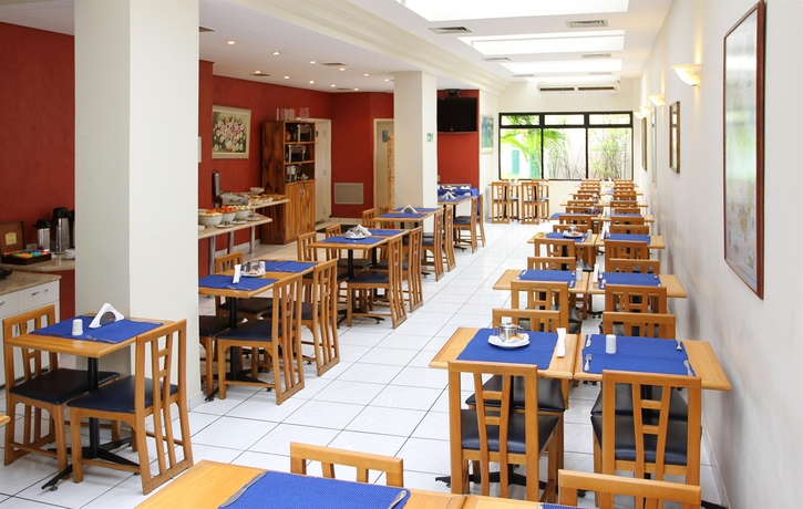 Imagen del bar/restaurante del Hotel 360 Suítes Santa Cecília. Foto 4