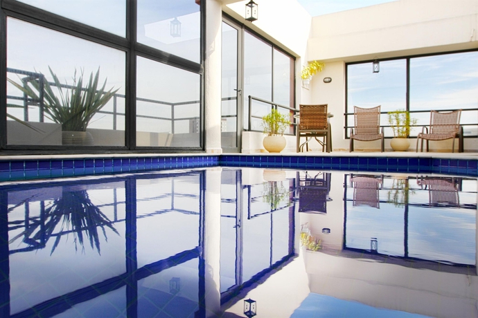 Imagen de la piscina del Hotel 360 Suítes Santa Cecília. Foto 16