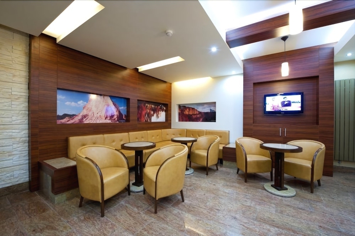 Imagen de los interiores del Hotel 365. Foto 17