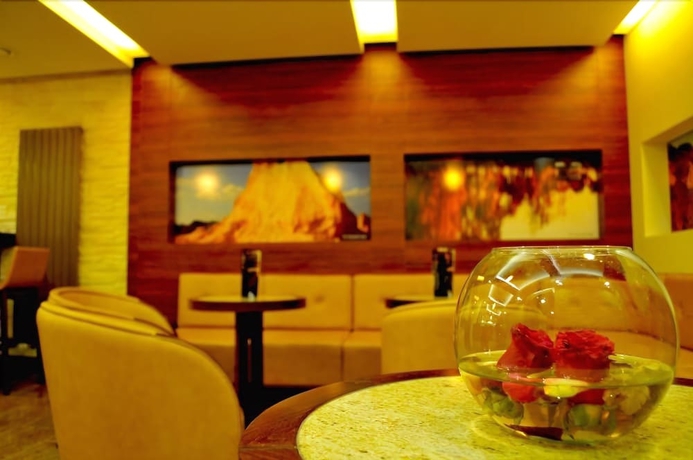 Imagen de los interiores del Hotel 365. Foto 18