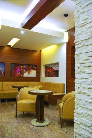 Imagen de los interiores del Hotel 365. Foto 19