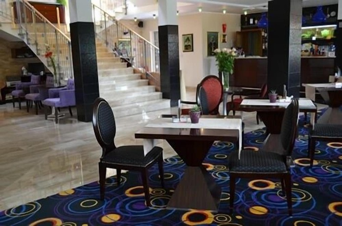 Imagen del bar/restaurante del Hotel 365. Foto 3