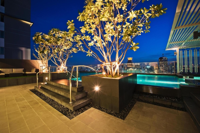 Imagen de la piscina del Hotel 39 Boulevard Executive Residence. Foto 11