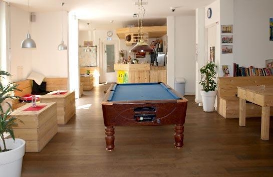 Imagen del bar/restaurante del Hotel 3BE - Backpackers Bed and Breakfast Eindhoven. Foto 2