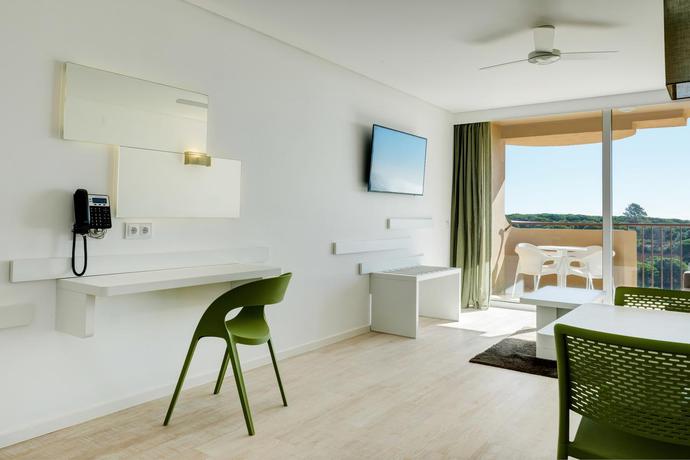 Imagen de la habitación del Hotel 3HB Falesia Garden. Foto 9