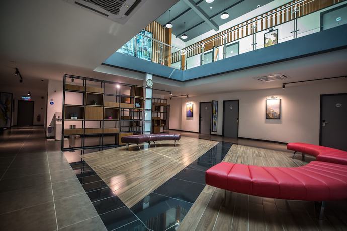 Imagen de los interiores del Hotel 3-Plus. Foto 17