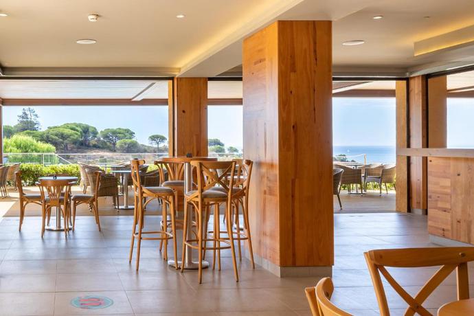 Imagen del bar/restaurante del Hotel 3hb Fal&eacute;sia Beach. Foto 2