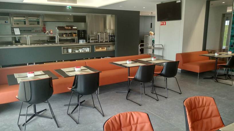 Imagen del bar/restaurante del Hotel 3k Porto Aeroporto. Foto 3