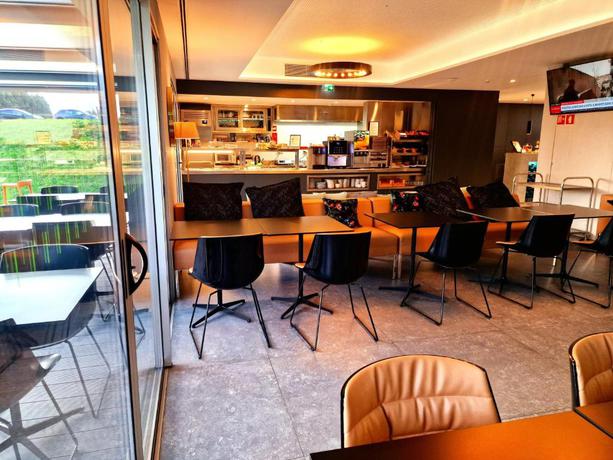 Imagen del bar/restaurante del Hotel 3k Porto Aeroporto. Foto 7