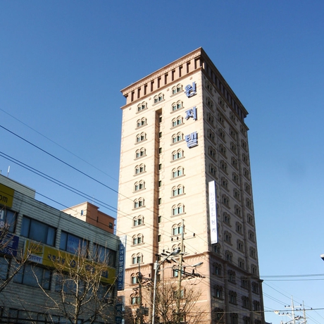 Imagen de los exteriores del Hotel 3s. Foto 16