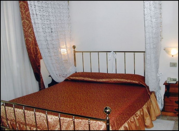 Imagen de la habitación del Hotel 4 Mori. Foto 8