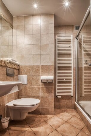 Imagen general del Hotel 4 Pory Roku Restauracja i Nocleg. Foto 7