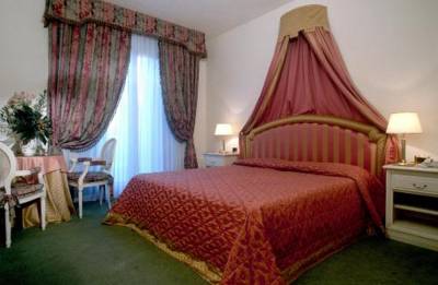 Imagen de la habitación del Hotel 4 Stagioni. Foto 6