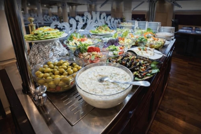 Imagen del bar/restaurante del Hotel 4 nights Elegant Nile Cruise full board. Foto 5