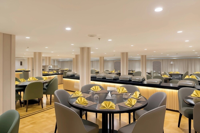 Imagen del bar/restaurante del Hotel 4 nights Luxury Nile Cruise full board. Foto 3