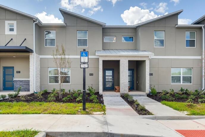 Imagen general del Hotel 408 OC - Luxe 4BR Townhome Private Pool 11 Guests. Foto 7