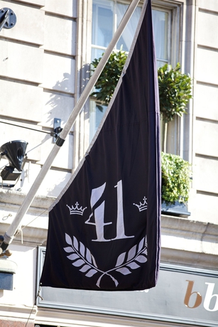 Imagen de los exteriores del Hotel 41. Foto 12