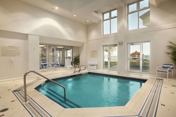 Imagen de la piscina del Hotel 41 Lakefront Hotel, Trademark Collection By Wyndham. Foto 19