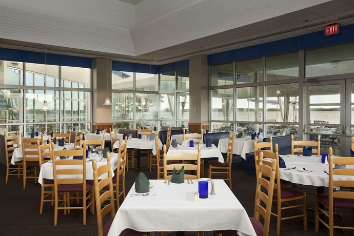 Imagen del bar/restaurante del Hotel 41 Lakefront Hotel, Trademark Collection By Wyndham. Foto 6