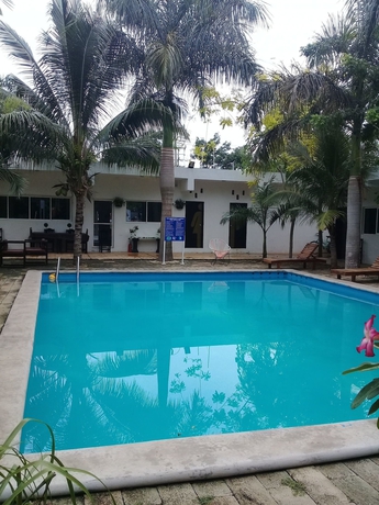 Imagen de la piscina del Hotel 41 Valladolid. Foto 18