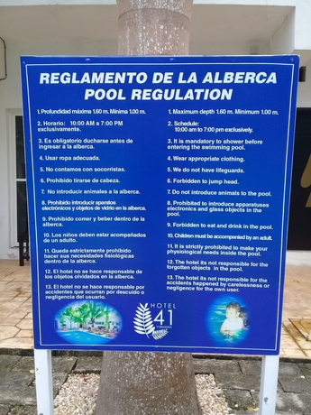 Imagen de la piscina del Hotel 41 Valladolid. Foto 19