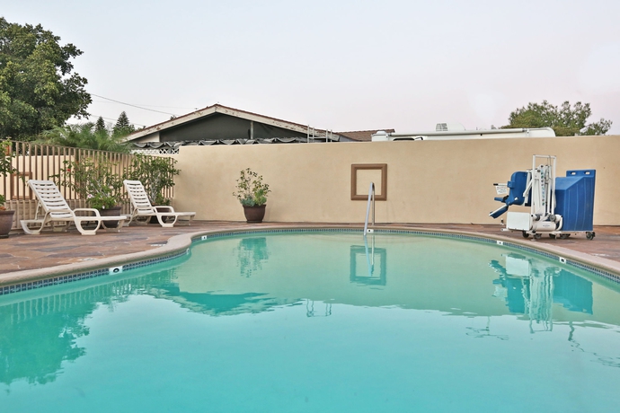 Imagen de la piscina del Hotel 414 Anaheim. Foto 15