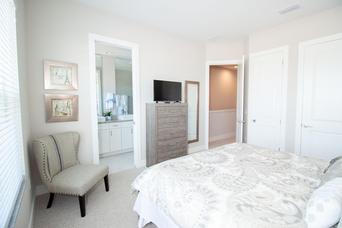 Imagen de la habitación del Hotel 4BR 4 Full BA Self Check-in 5min Disneyworld. Foto 10