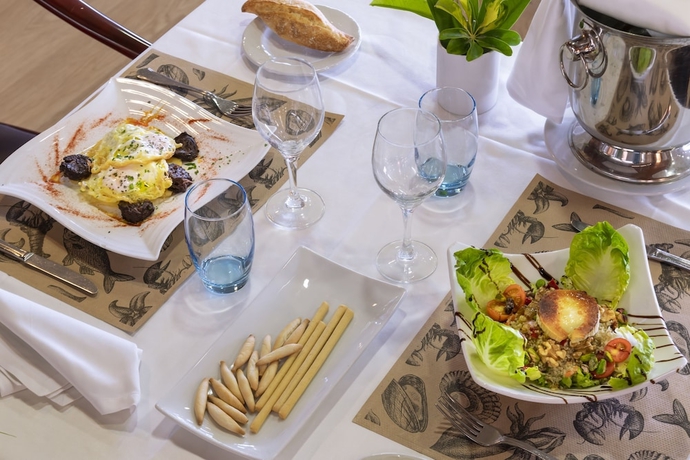 Imagen del bar/restaurante del Hotel 4R Casablanca Playa. Foto 3